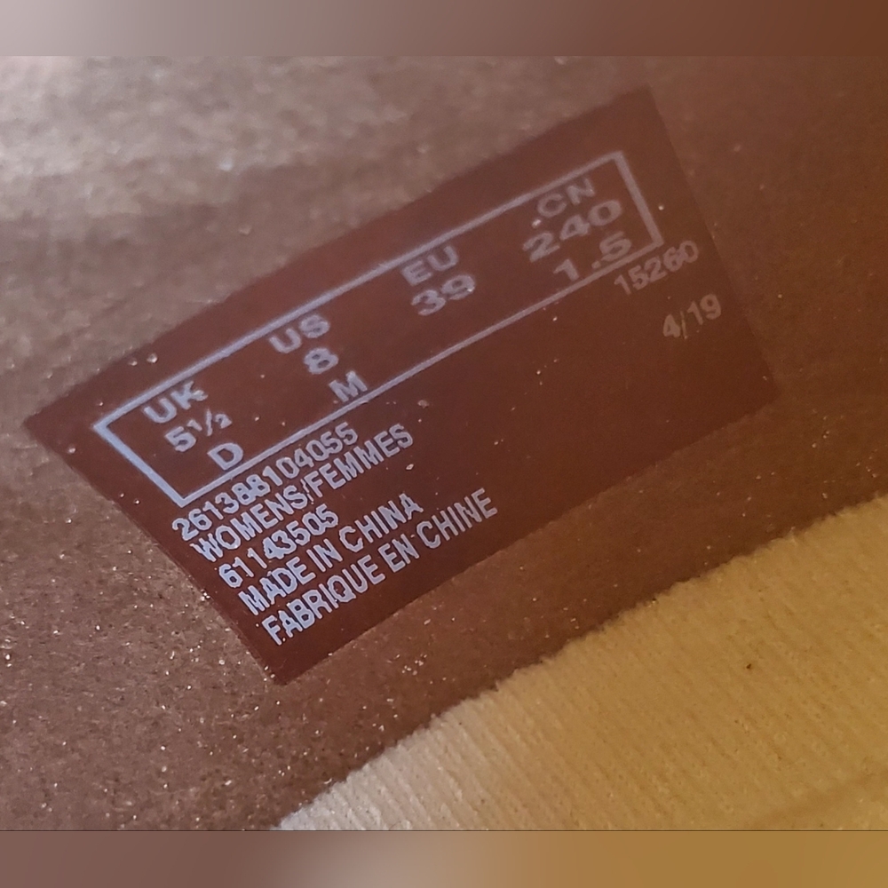 New Size 8 Clark's Leather Heeled Bootie - Picture 8 of 15